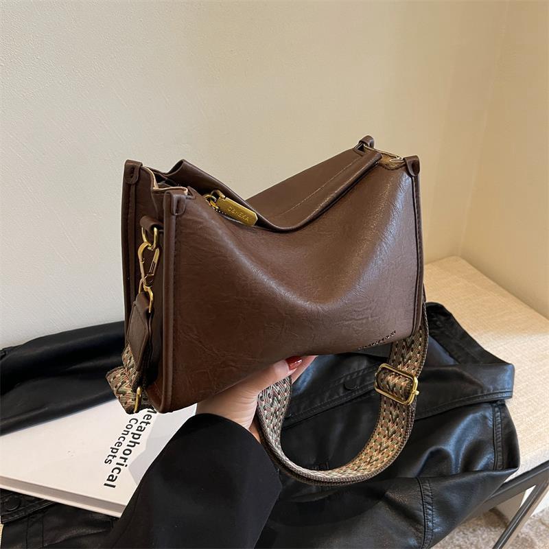 

2025 New Tote Bag Crossbody Bag Melad Fashion Women s Bag Autumn Winter 2025 Single Shoulder Commuter Bag Handbag Coffee Color