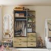 Kleiderschrank mit Kleiderstange und fünf Schubladen, zweitüriger Kleiderschrank + Vitrine, Aufbewahrungsmöbel für das Schlafzimmer, Schrank in Naturholz + Schwarz