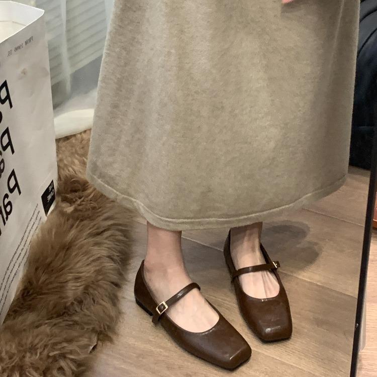 French square head shallow mouth single shoes women's 2025 new with skirt evening breeze gentle shoes soft flat Mary Jane small leather shoes