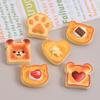 6 Stück gemischte Cartoon-Bären-Schokoladen-Toast-Harz-Anhänger Liebe Erdbeermarmelade Erdbeerbär-Pfote Schokolade Flachrückseite DIY-Basteln