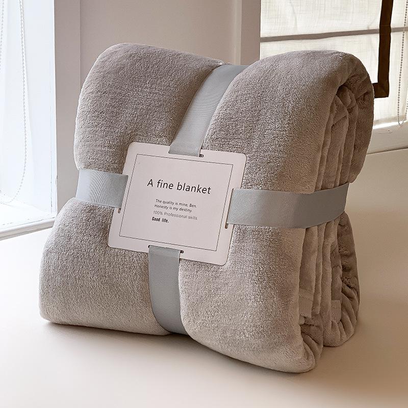 Plush Coral Fleece Blanket 300g - Soft, Thick, Machine Washable Throw for Dorm or Sofa