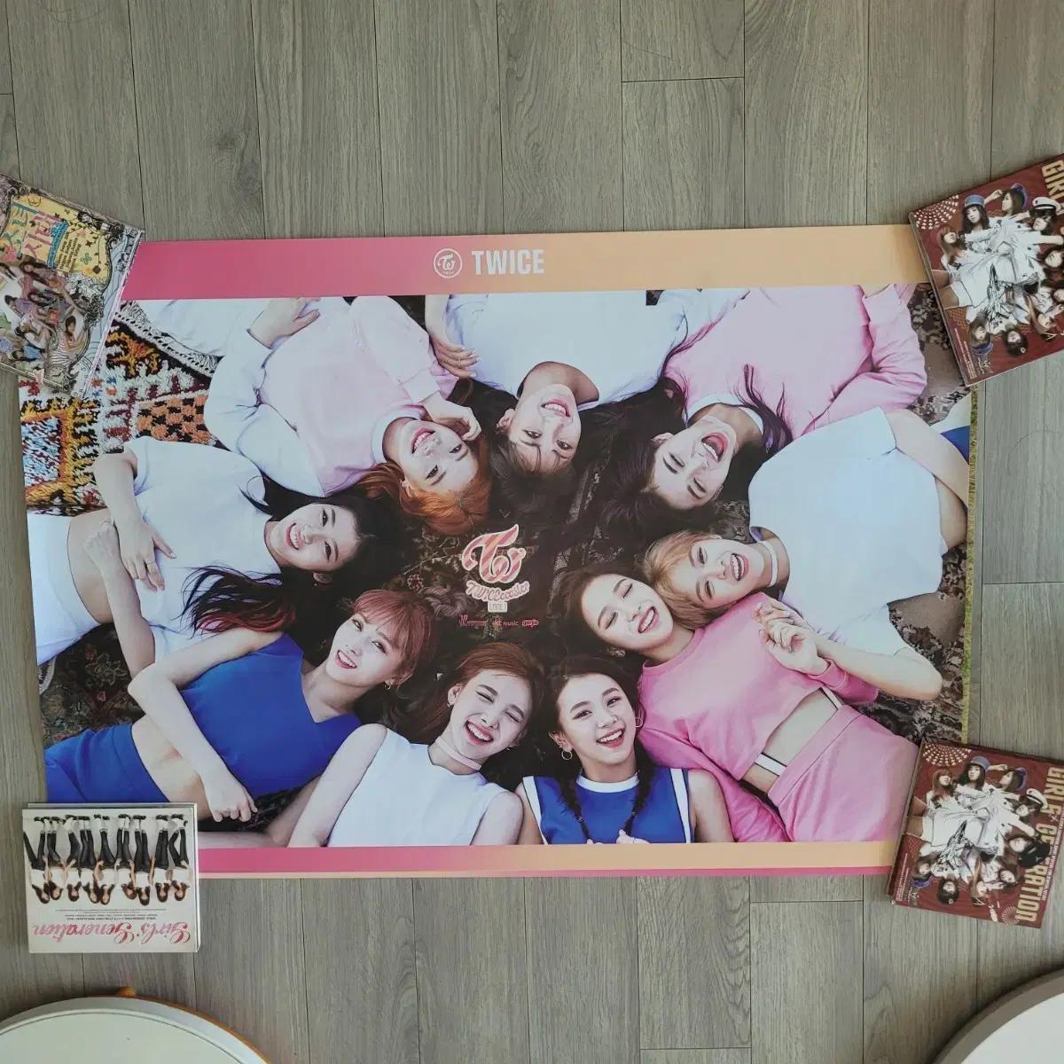 

Twice Постер Лейн1 Набор постеров из 3 штук