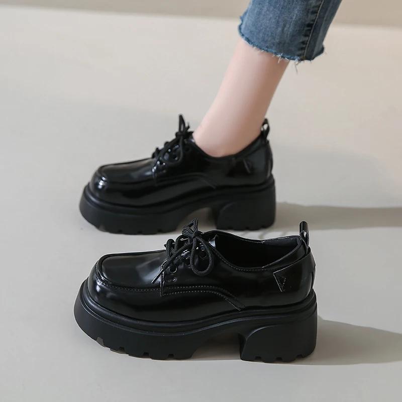 

Модные лаковые лоферы на платформе женские 2024 стиль преппи на шнуровке оксфорды повседневные женские черные туфли на толстой подошве женские 40 чёрный