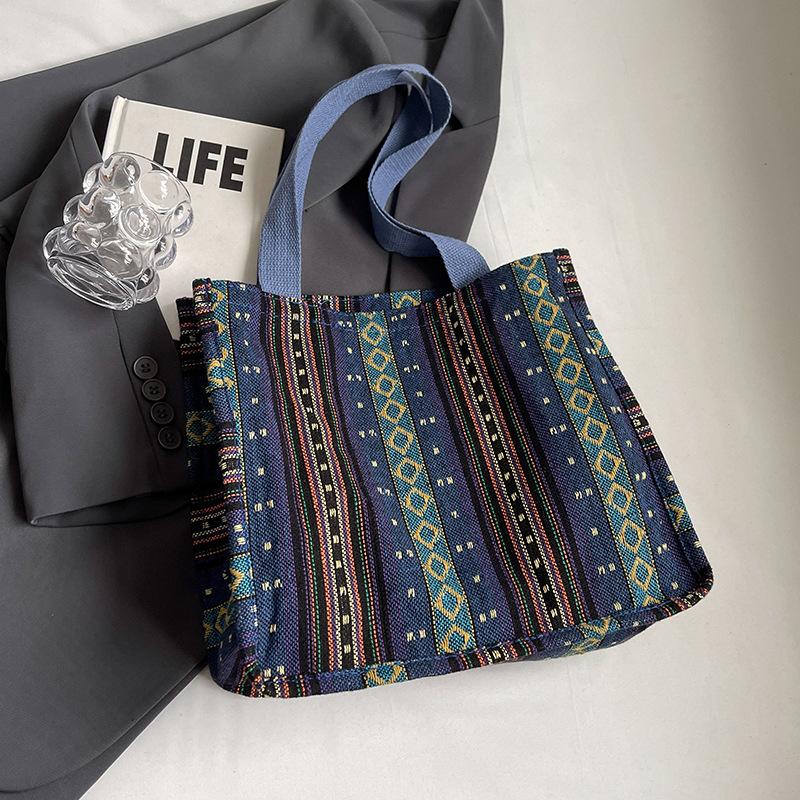 

Вместительная сумка-тоут на плечо в этническом стиле для женщин
