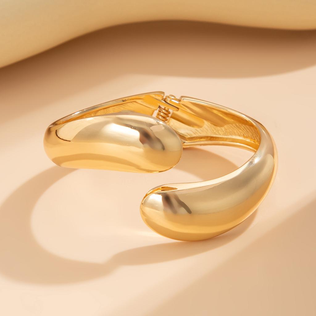 Hip-Hop Futuristic Metal Glossy Bracelet, Trendy Geometric Texture Water Drop Hug Bracelet Woman