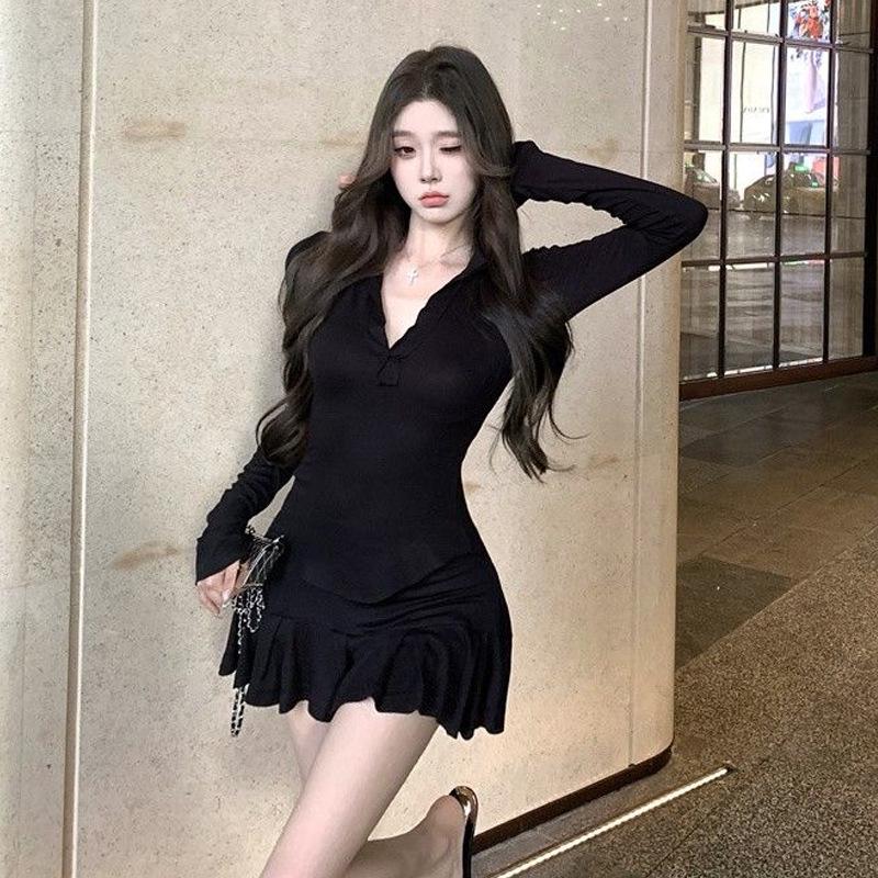 French Pure Desire Spicy Girl Black Dress Two-Piece Set: Autumn/Winter 2026, Waist-Cinched Short Skirt for a Chic Look.