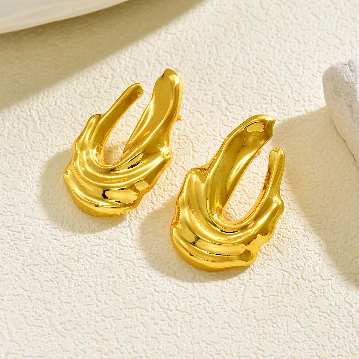 

Vintage Gold Irregular U-shaped Earrings Chunky Liquid Metal Wave Drip Studs Y2K Aesthetic Jewelry for Women Daily Party Wear