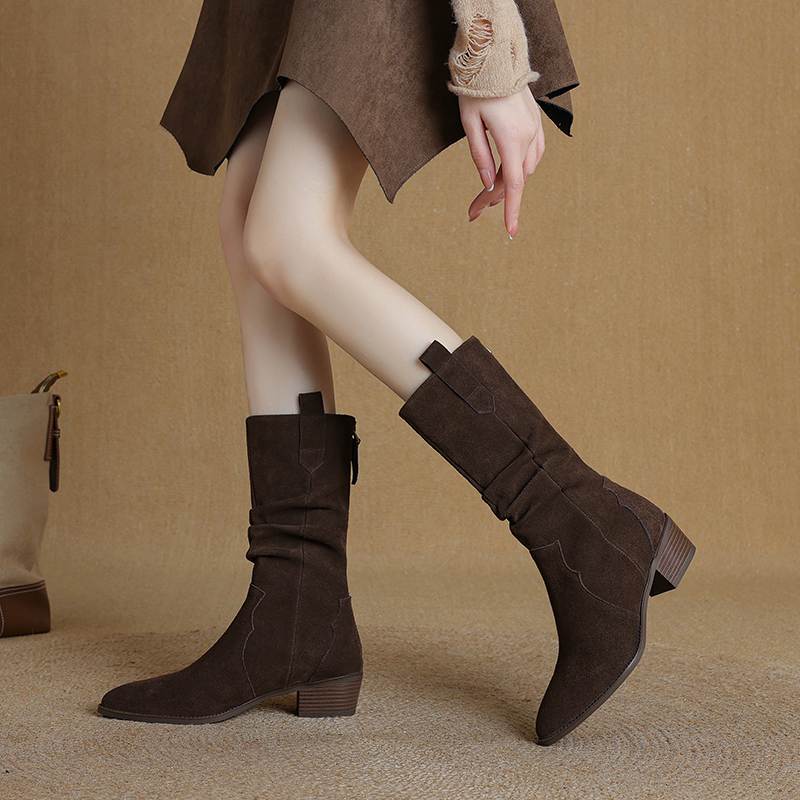 Krazing Pot Nubuc din piele intoarsa de vaci Cizme de iarna cu varf rotund cu toc mediu pentru femei Cizme cu pliuri retro elegante pentru femei la mijlocul gambei
