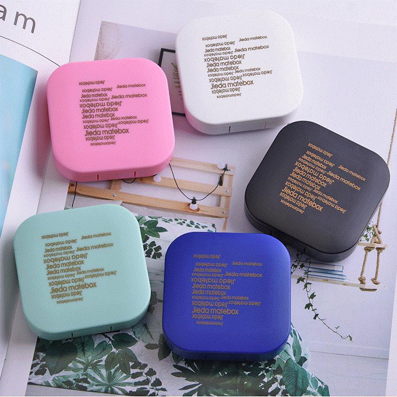 

JD917 Square Contact Lens Case - Colored Letter Design 6.6*6.8*1.9 cm білий