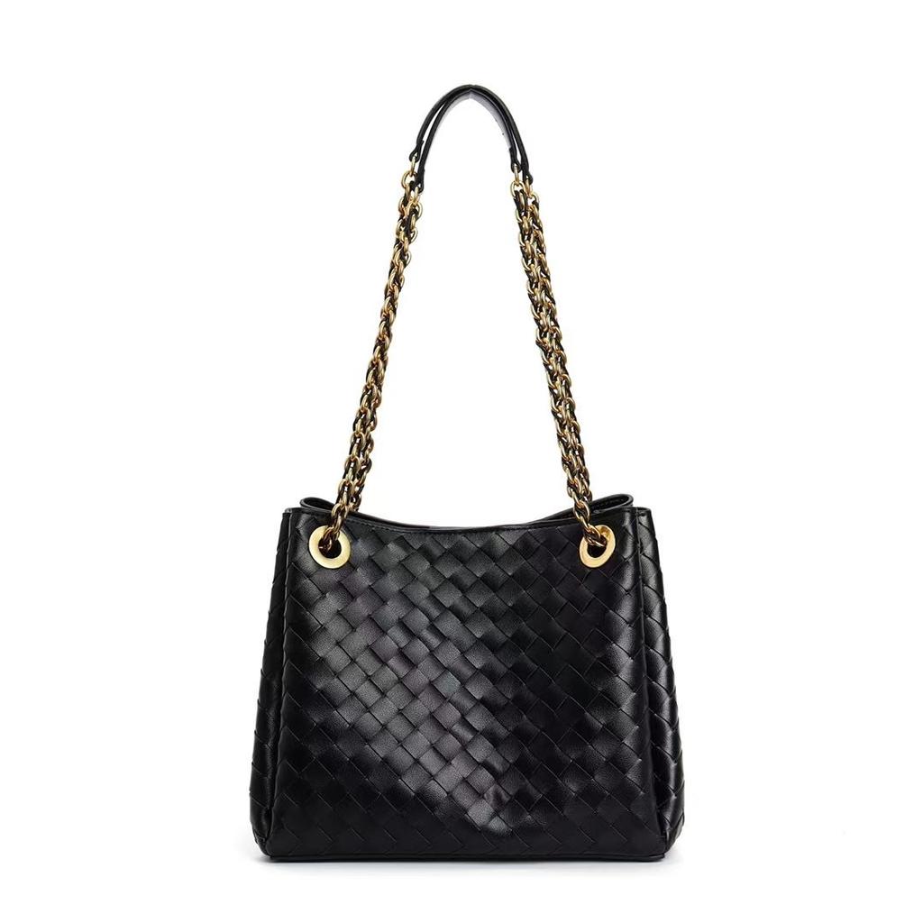 2025 New women's chain parachute bag handmade leather woven bag versatile commuter shoulder messenger bag tide