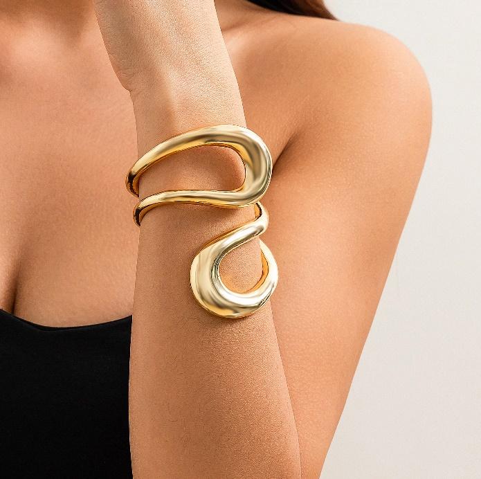 Exaggerated Large Hollow Metal Choker Necklace and Bracelet for Women Trendy Statement Jewelry Accessories on Neck/Hand Female
