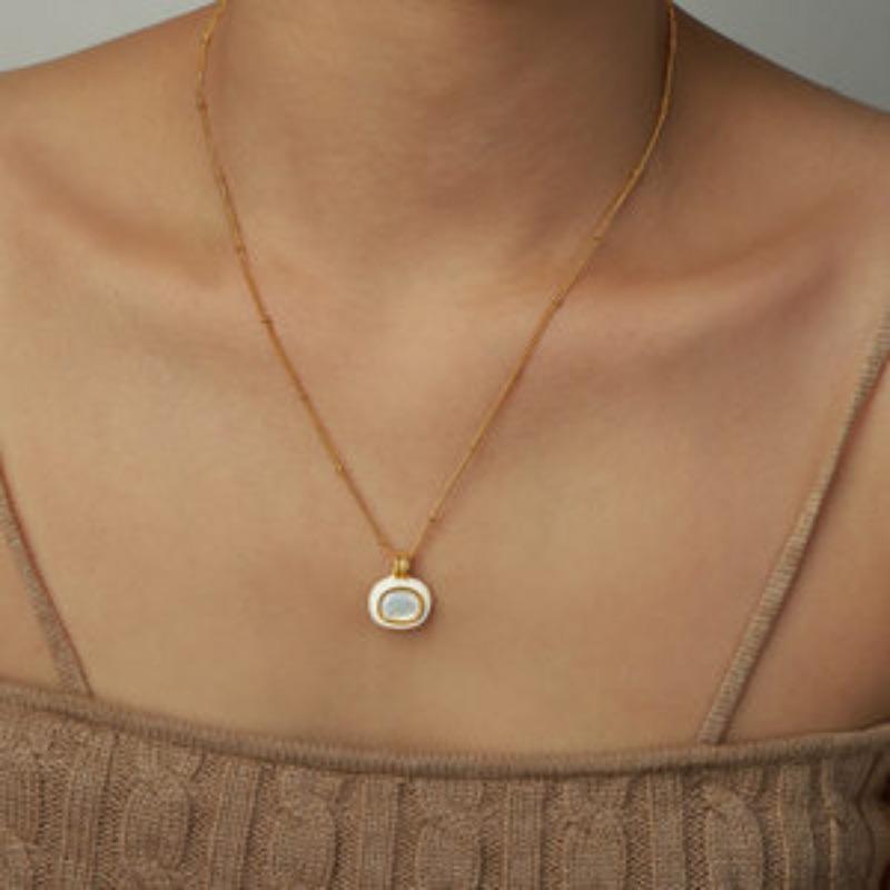 Meier Palace Style Retrostylish Titanium Steel Gold-plated Colored Glaze White Shell Malachite Pendant Necklace