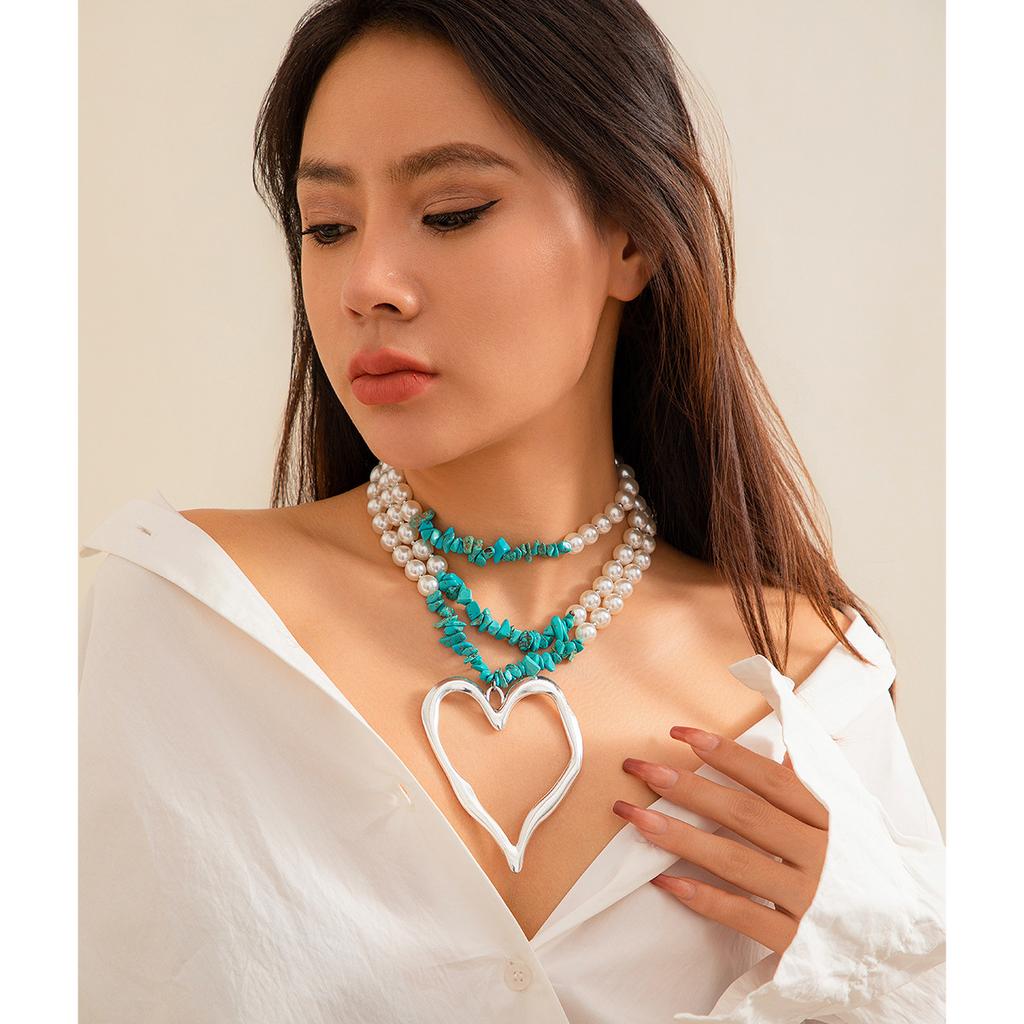 Retro multi-layer big love turquoise necklace, niche beaded imitation pearl necklace jewelry women