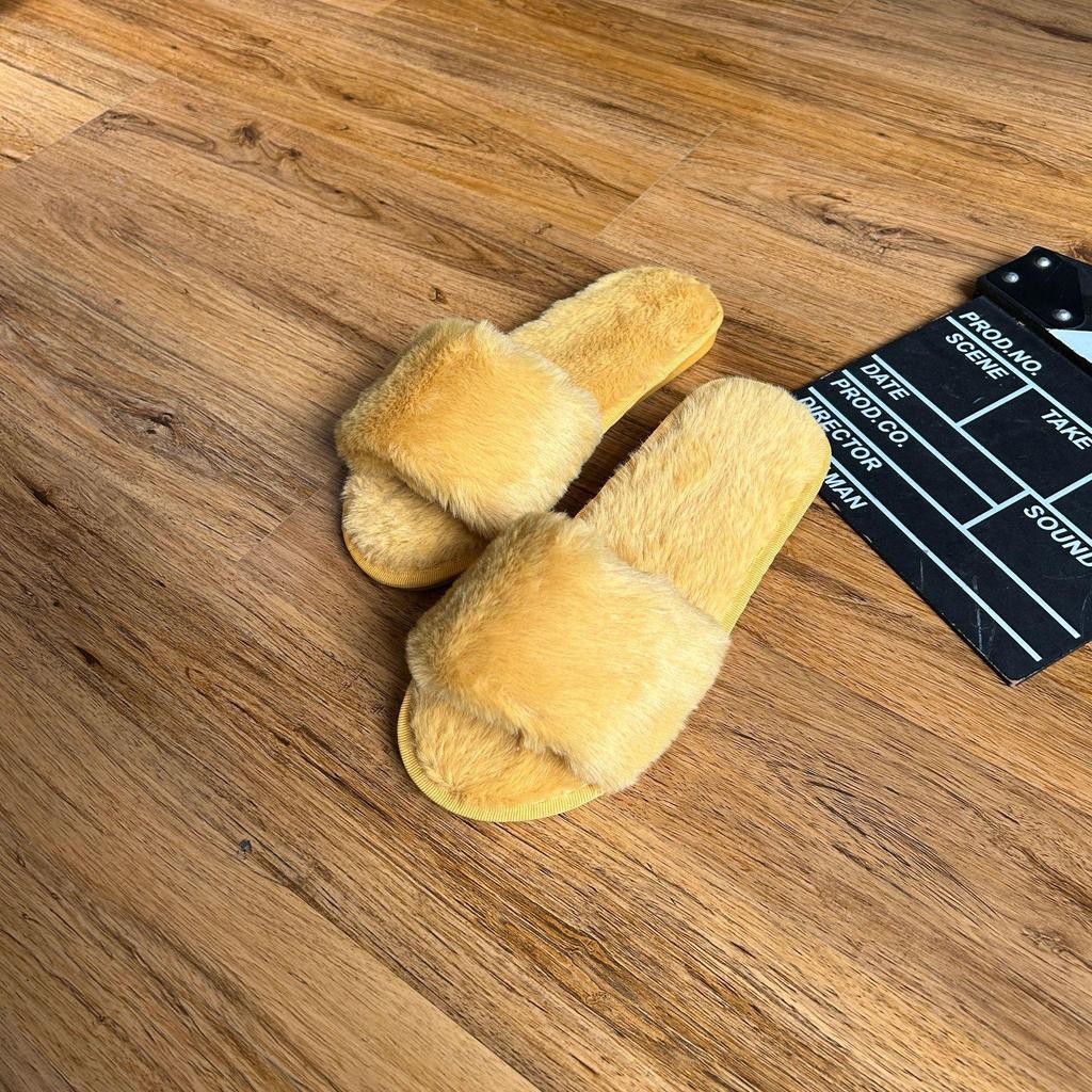 Plus Size Fluffy Rabbit Fur One-Strap Flat Bottom Slippers