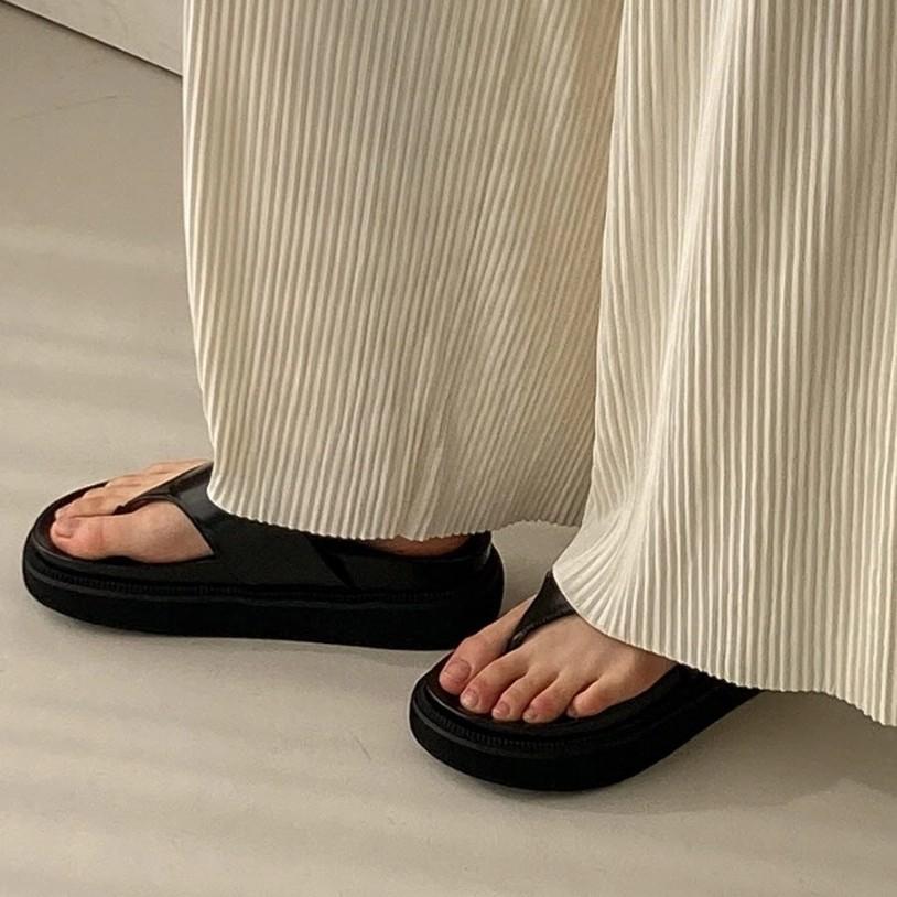 Cowhide version~ Korean version of round head thick bottom pinch foot flip-flops women's outer wear 2025 new summer height-increasing cool slippers