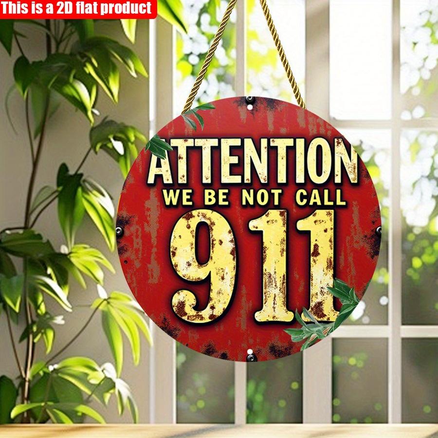 2D Flat 20*20cm1pc Attention We Be Not Call 911 Yellow Text Pendant, Red Vintage Style Rural Wall Art Plaque, Simple Wall Decoration Logo, Suitable