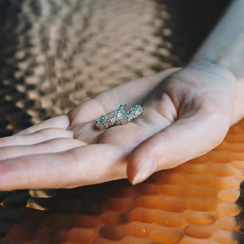 Design Fashionable Daisy Earrings for Women Exquisite Round Female Sweet Girl Circle Earring Daily Wearable Jewelry Gift