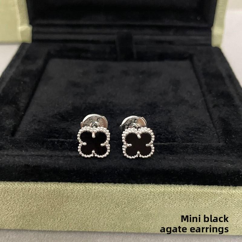 

Серьги-клевер с четырьмя лепестками из розового золота с сердоликом, версия премиум, для женщин. Серьги с изысканным белым перламутром, создающие ощущение высокого класса.