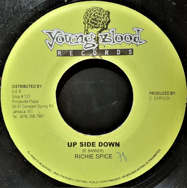 

7-дюймовая пластинка RICHIE SPICE - Up Side Down NONE Young Blood Rec 2004 Ямайка Регги, Ска и Даб Б/У