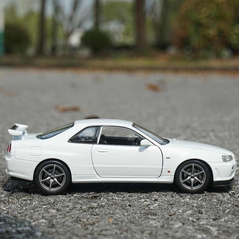 Welly 1/24 Nissan Skyline GTR R34 Alloy Sports Car Model Simulation Diecast Metal Toy Racing Car Model Collection Childrens Gift