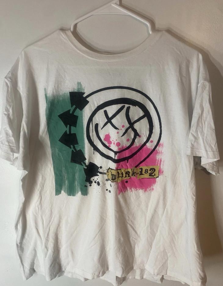 NEW !!! Blink 182 Graphic T-Shirt Official License Product Rock Punk Music Merch S