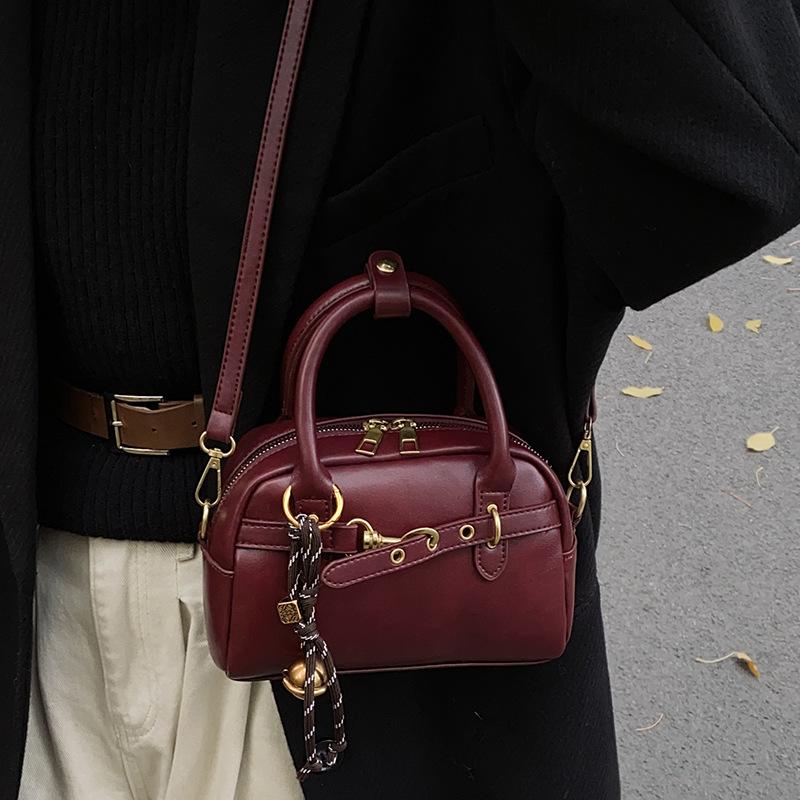 Wholesale New Design High Sense Fashion Niche Design Sense Portable Boston Bag Solid Color Versatile Messenger Women's Bag