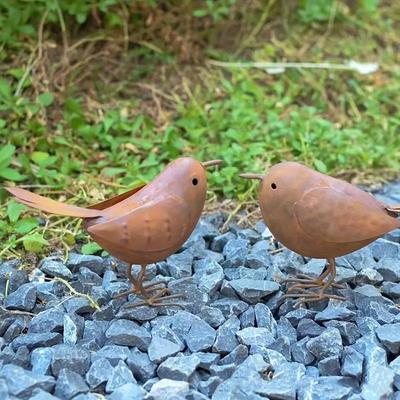 Retro Rusty Metal Bird Ornaments 2pcs Garden Courtyard Lawn Decor Iron Art Sculptures Fence Yard Statues Bird Enthusiast Gift