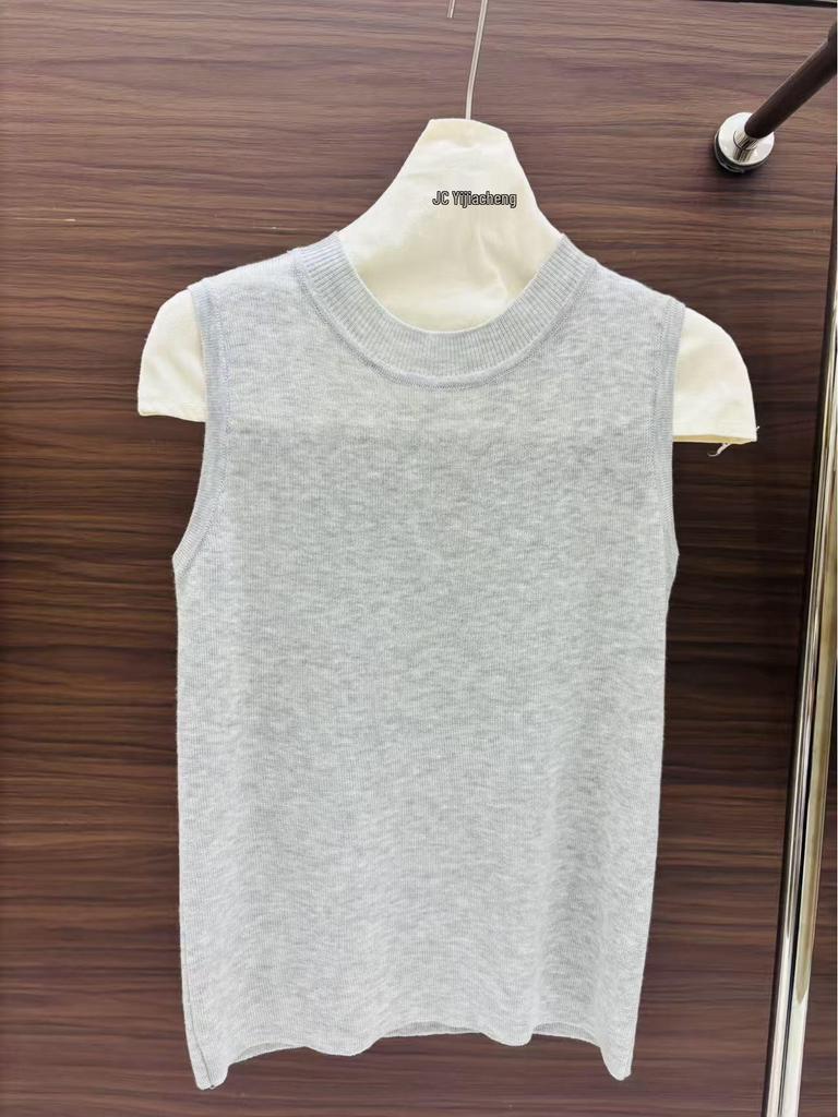 2026 Summer Women's Knit Sleeveless Vest: Round Neck Slim Fit Layered Base Shirt