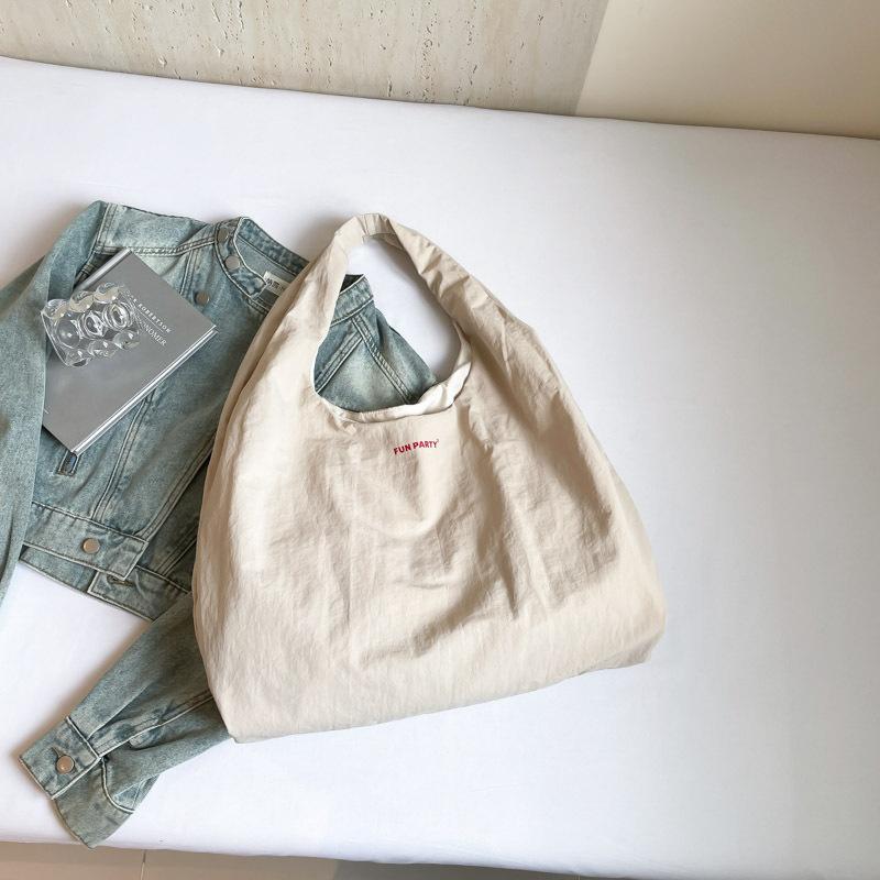 Large-capacity tote bag women's 2025 new simple solid color lazy wind shoulder bag casual commuting shopping cloth bag