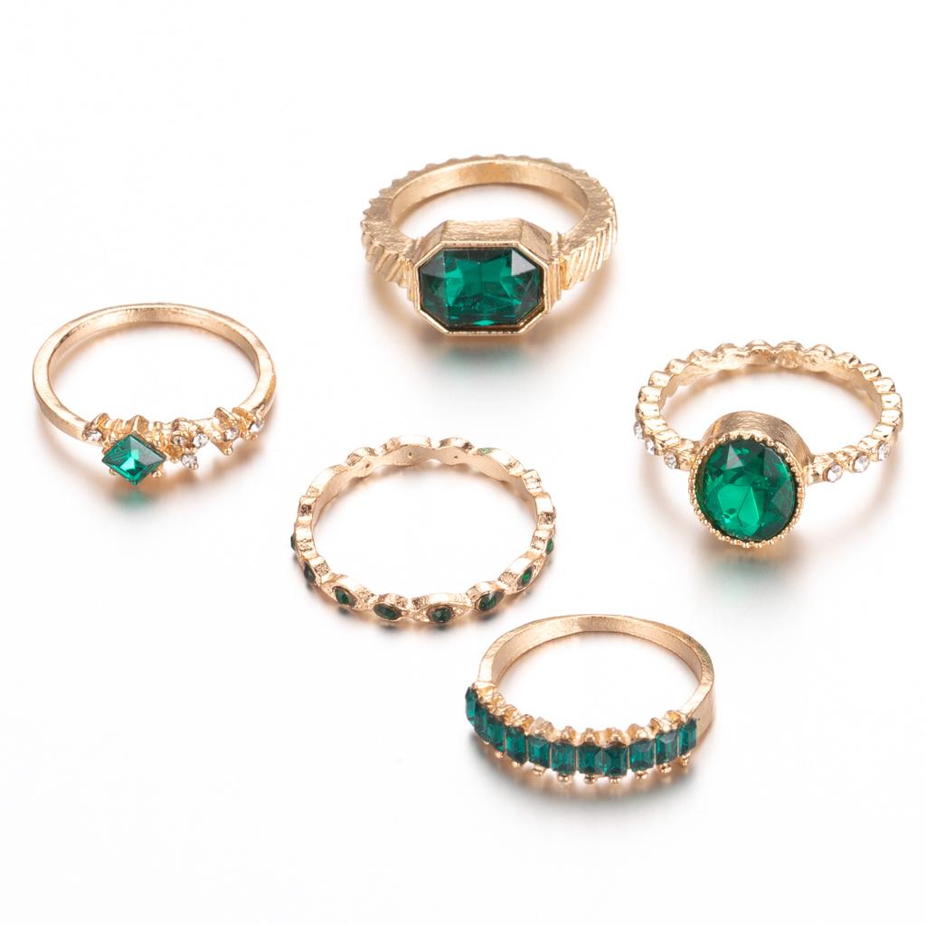 Feng Blogger Has The Same Imitation Emerald Geometric Diamond-Set Ring 5-Piece Set, Full Of Diamond Rings.