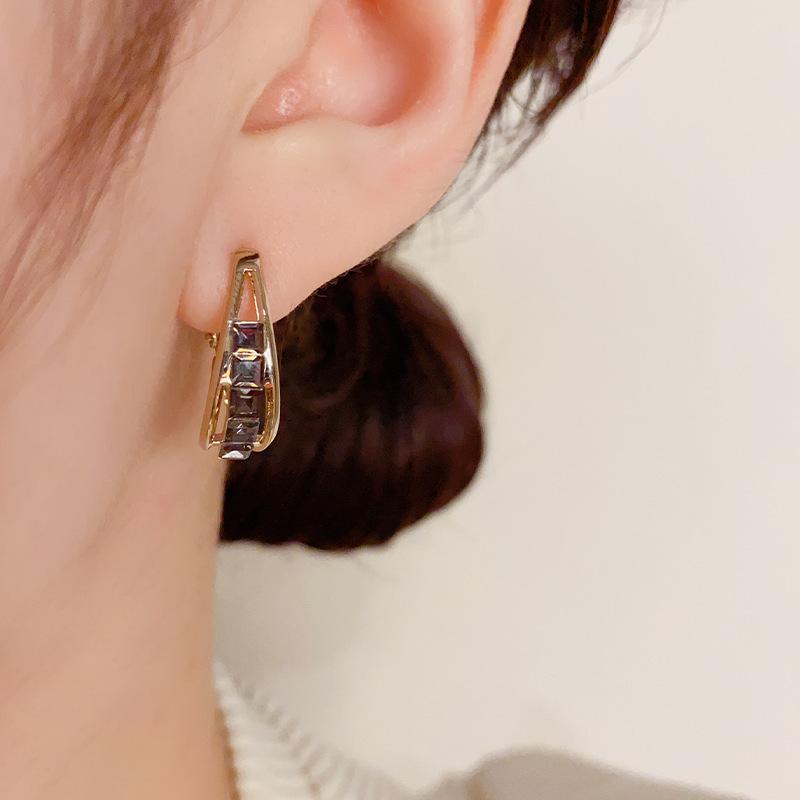 Korean Fashion Light Luxury Simple Multi Wear Champagne Pearl Womens Earrings