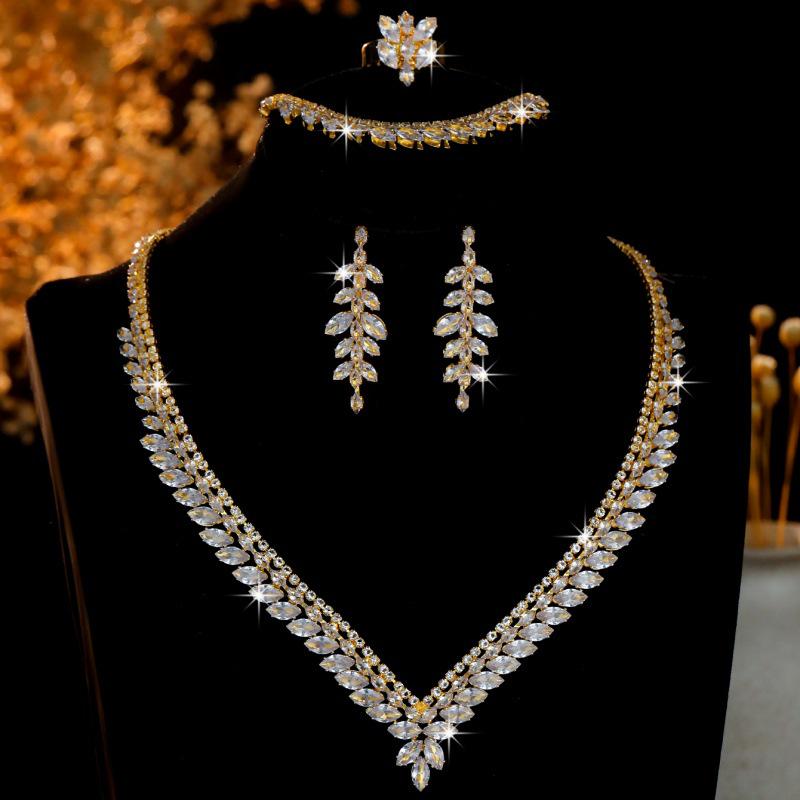 Elegant Crystal Necklace & Earrings Set for Weddings and Banquets