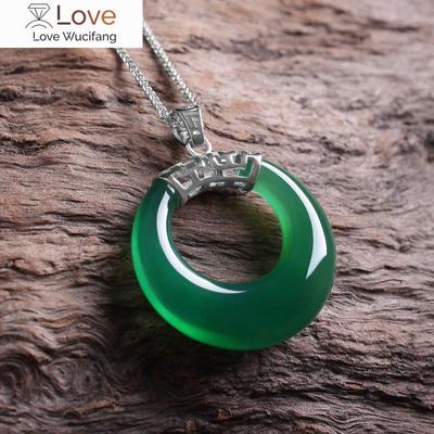 Colgante de Hebilla de Seguridad de Calcedonia Verde Natural Tallado a Mano Joyería de Moda Hombres y Mujeres Ágata Verde Collar con Incrustaciones de Plata