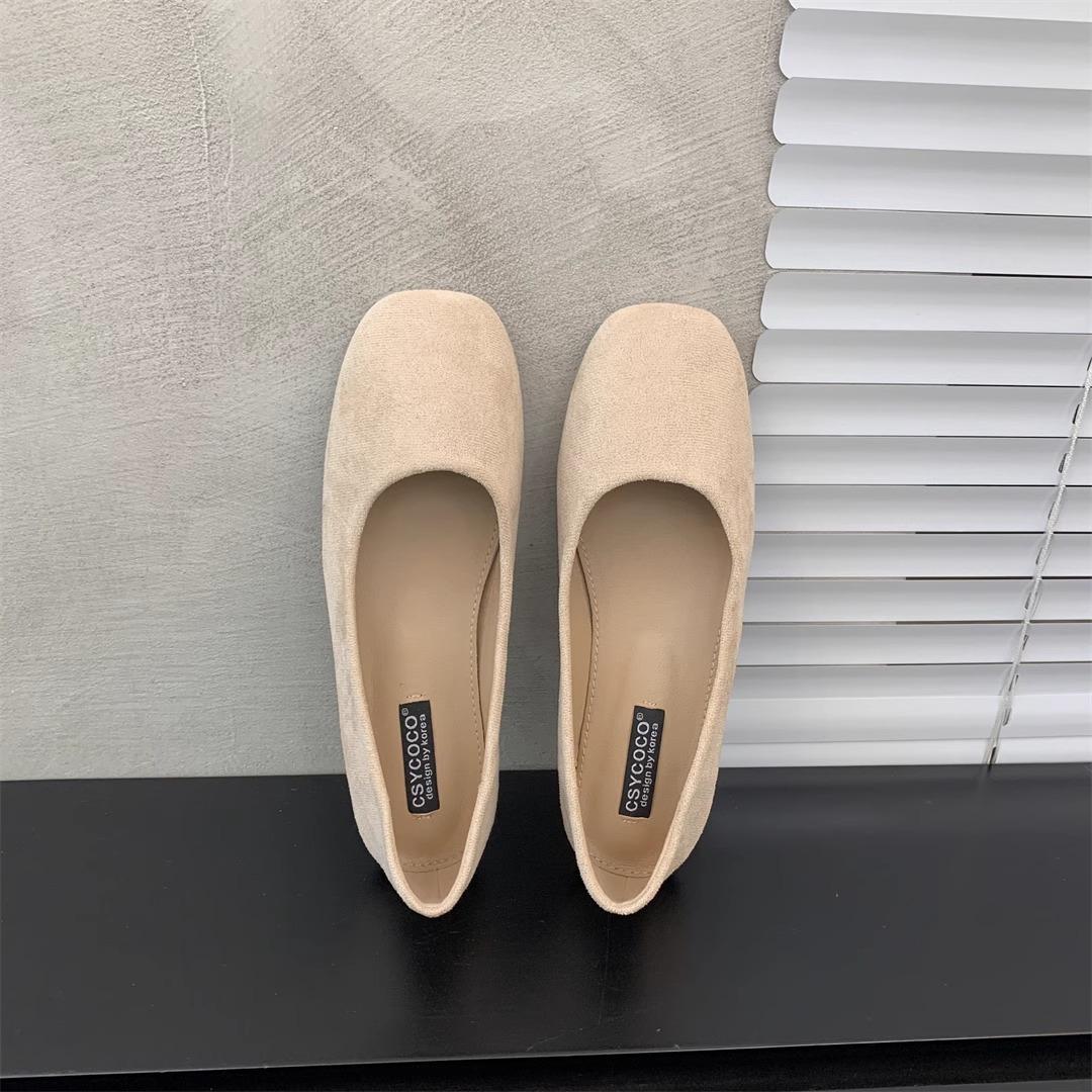 

Doudou shoes flat bottom 22 summer new with skirt square head grandma shoes soft sole soft leather shallow mouth single shoes wedding shoes 41