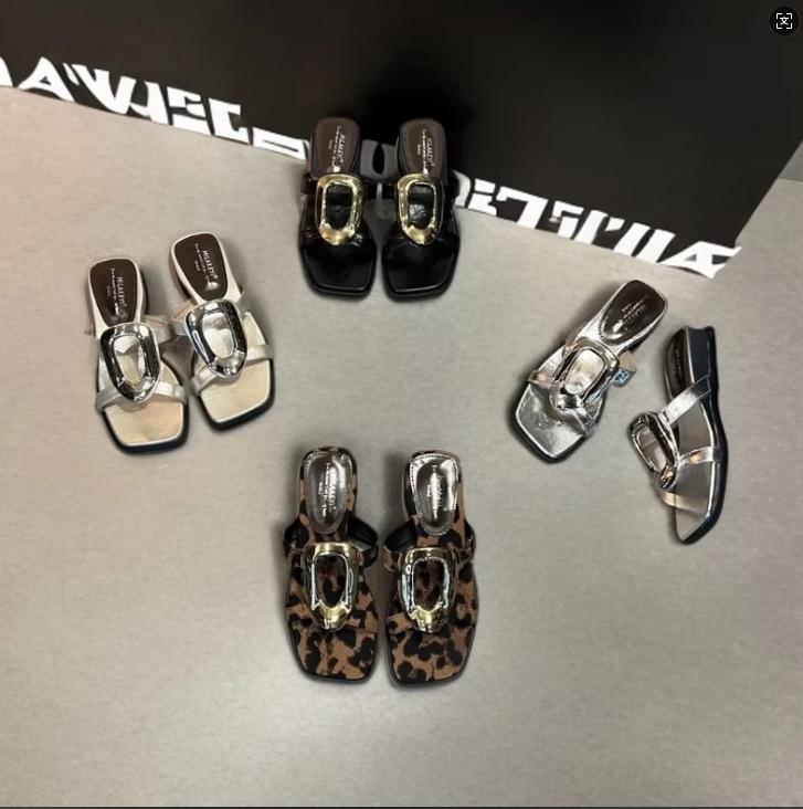 Niche Design Sense Metal Buckle Wedge Slippers Women's Summer Wear 2025 New Thin Open-toed Wedge Heel Shoes Sandals