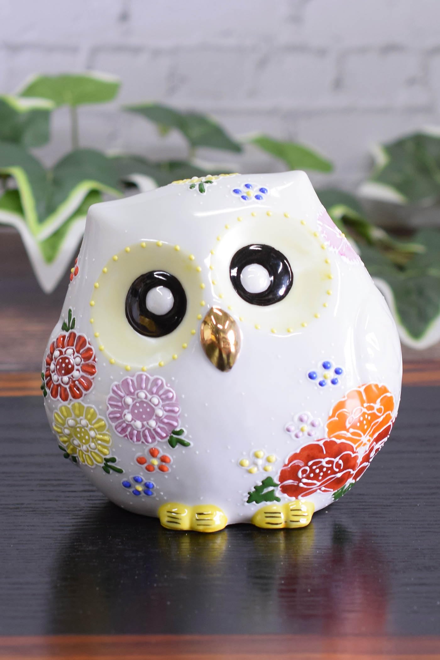 Waza no Kura Стильная фигурка совы, Керамика Кутани, Сова с цветочным узором, Керамика, Талисман удачи, Бренд высокого класса, Декор интерьера, Предмет, Идеально для 60-летия,