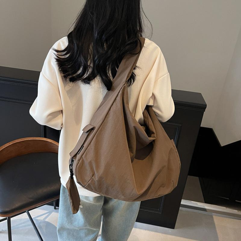 Japanese Casual Women's Bag Large-capacity Oblique Span Bag Women's Shoulder Bag Casual Niche Design Lightweight Portable Tote Bag
