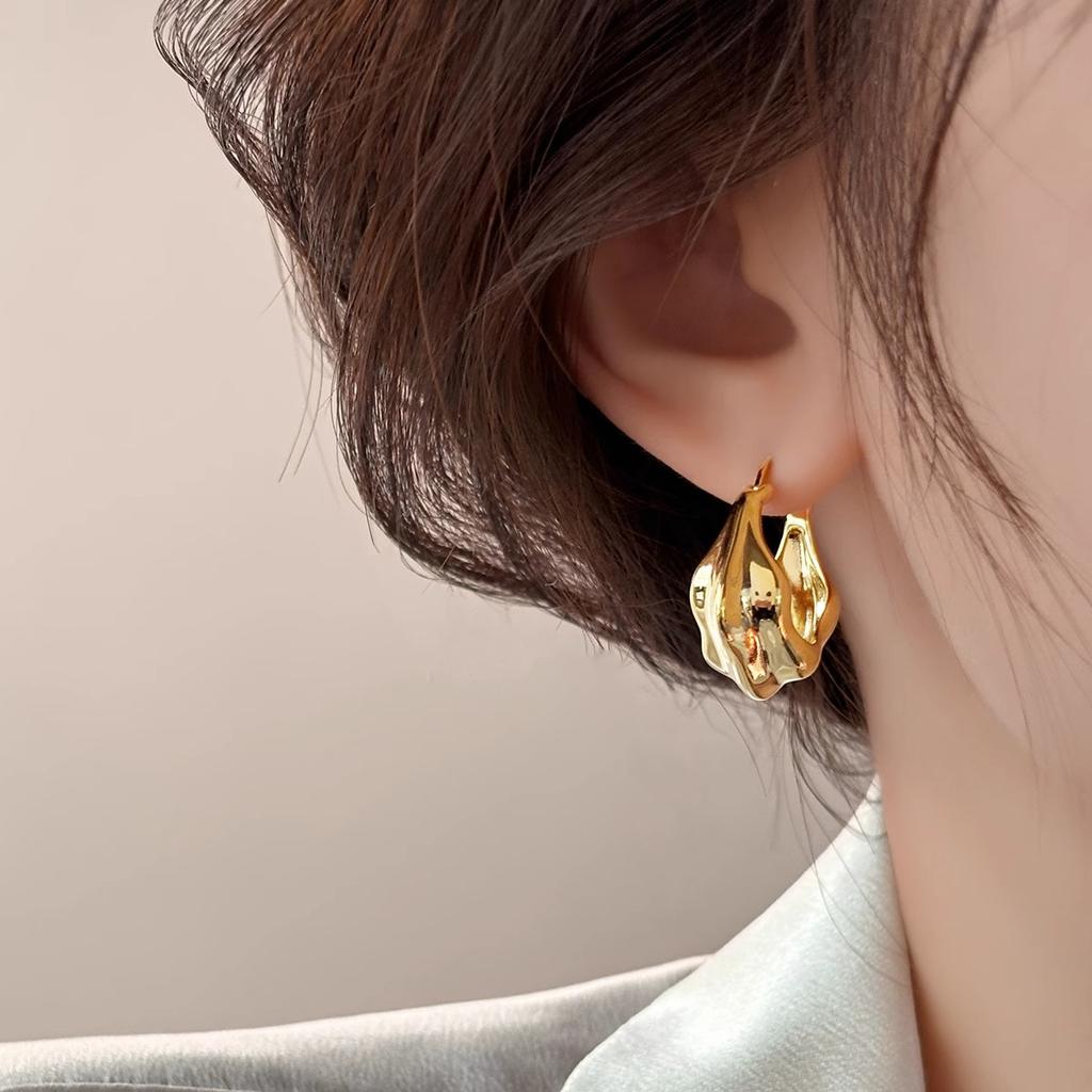 Japan and Korea metal retro sterling silver ear buckle women's niche design sense high-end earrings new popular temperament earrings