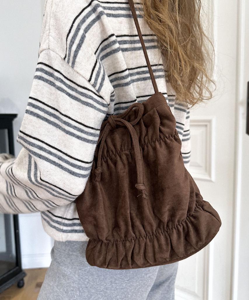 Delidi Aimer Shirring Suede Bag (Brown)