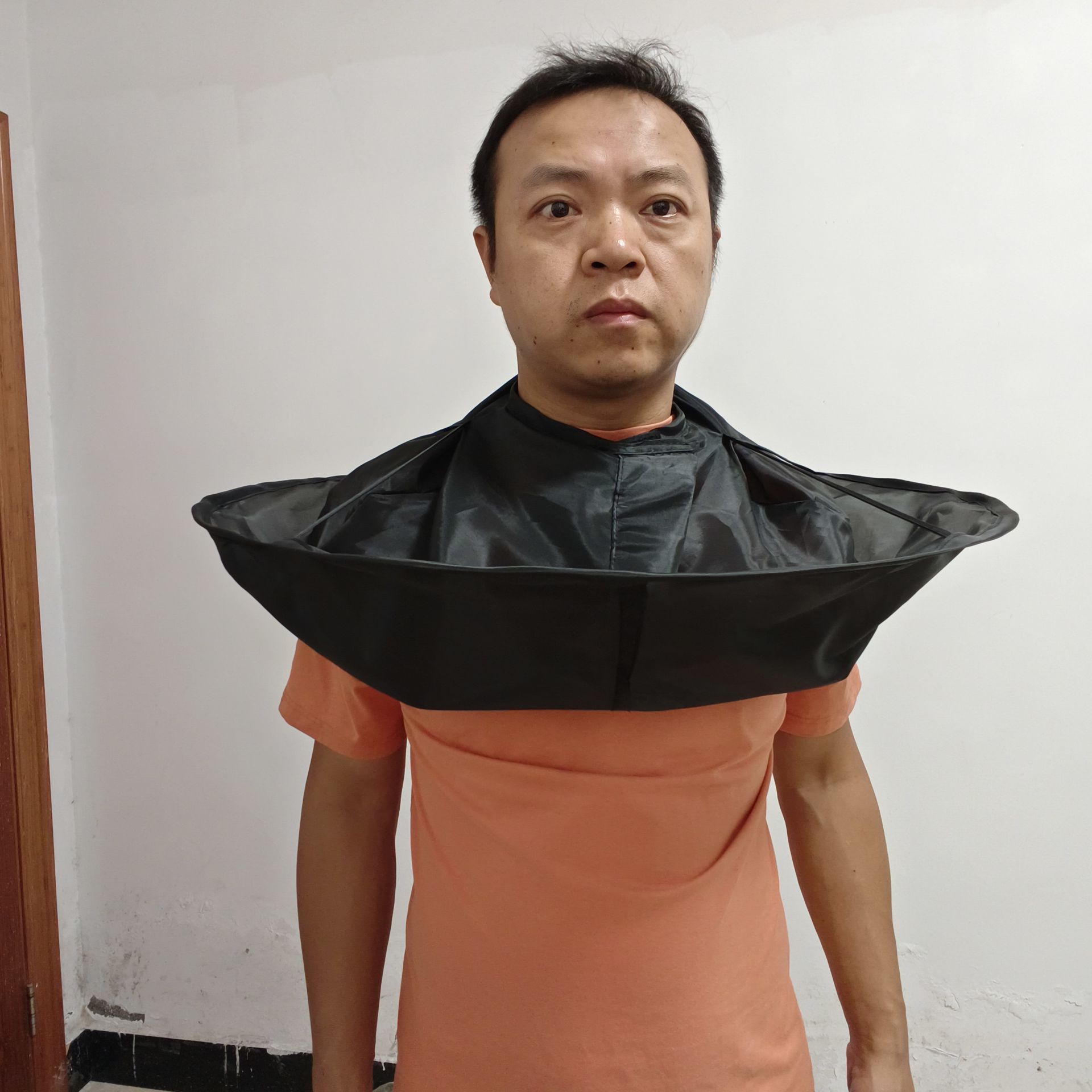 

Взрослые Волосы Стрижка Плащ Парикмахерская Водонепроницаемый Парикмахерская Пончо чёрный