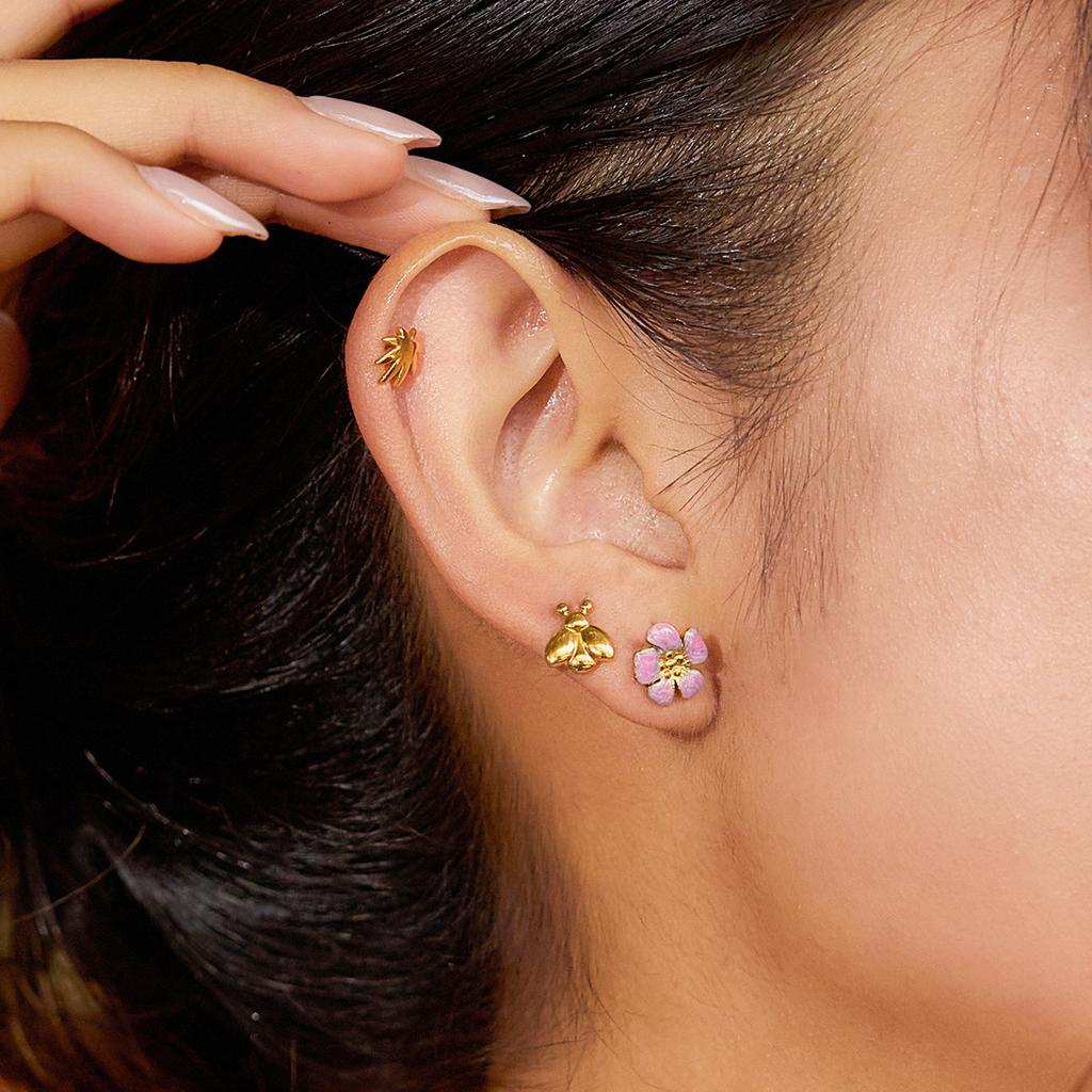 Sweet wind three-to-one card flower earrings, light luxury high-end insect 18K gold jewelry