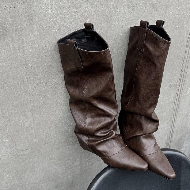 Autumn and winter women's leather boots leather large size women's boots comfortable European and American high boots new middle heel pointed Martin 