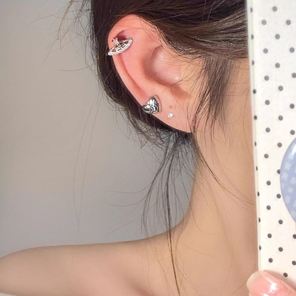 Ear bone nails Saturn zircon earrings Sleeping without removing ear holes Cochlear nails