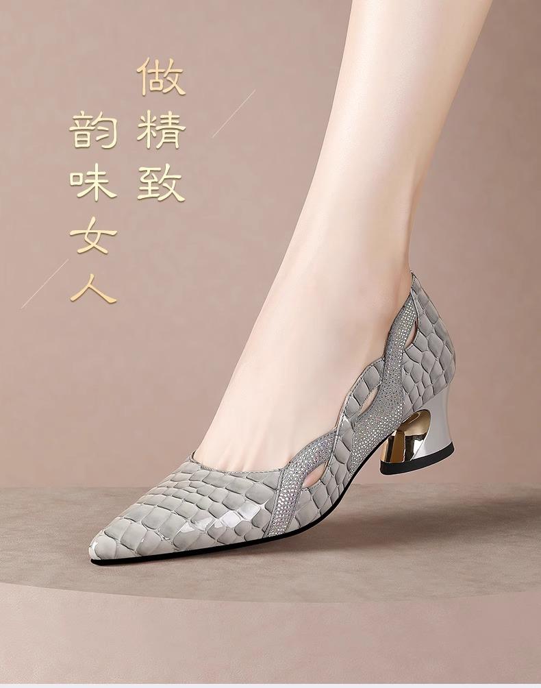Coarse Heel Single Shoes Women's 2025 New Temperament Patent Leather Mother Leather Shoes Soft Leather Pointed Middle Heel Women's Shoes Large Size