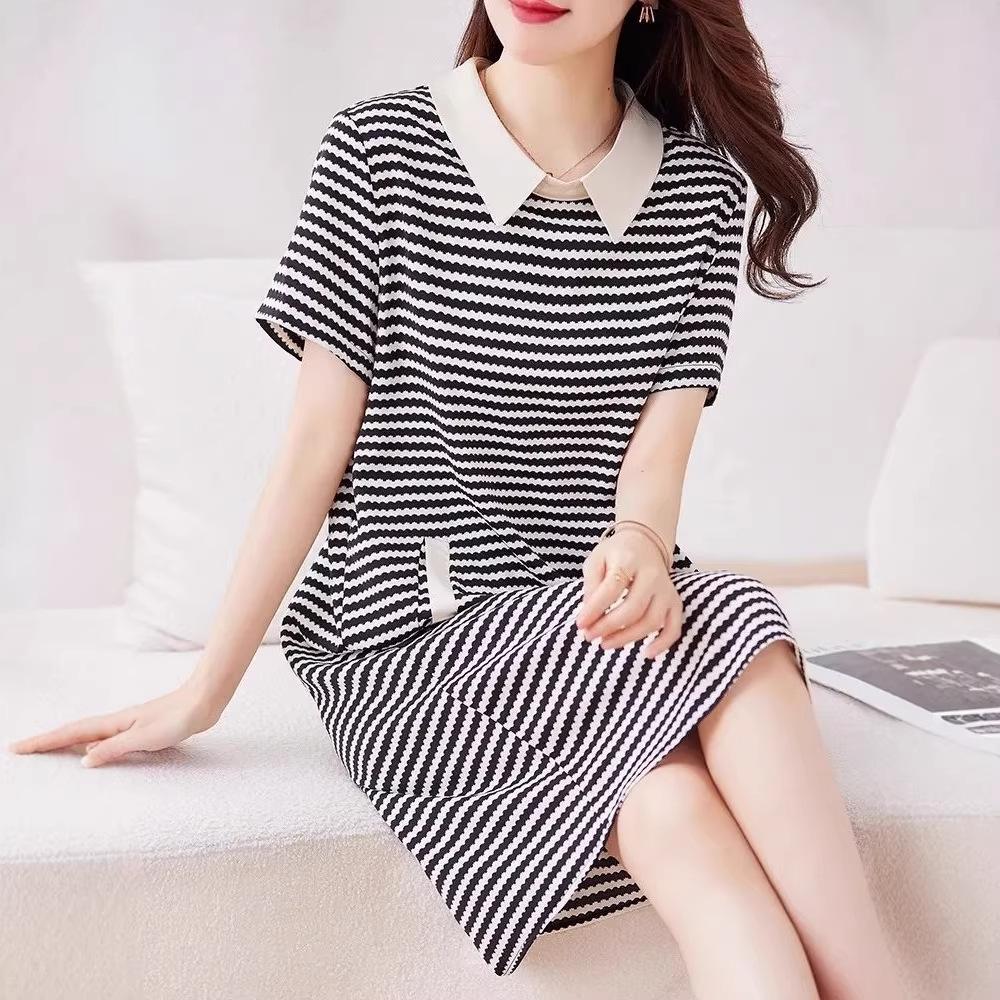 Vielseitiges gestreiftes Sommer-Plus-Size-Chic-Midikleid