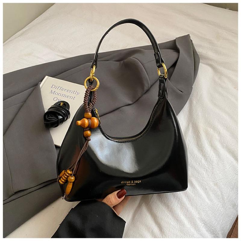 Fashionable Oil-wax Leather Hand-held Crescent-shaped Bag, A High-end Retro Niche Single-shoulder Crossbody Bag