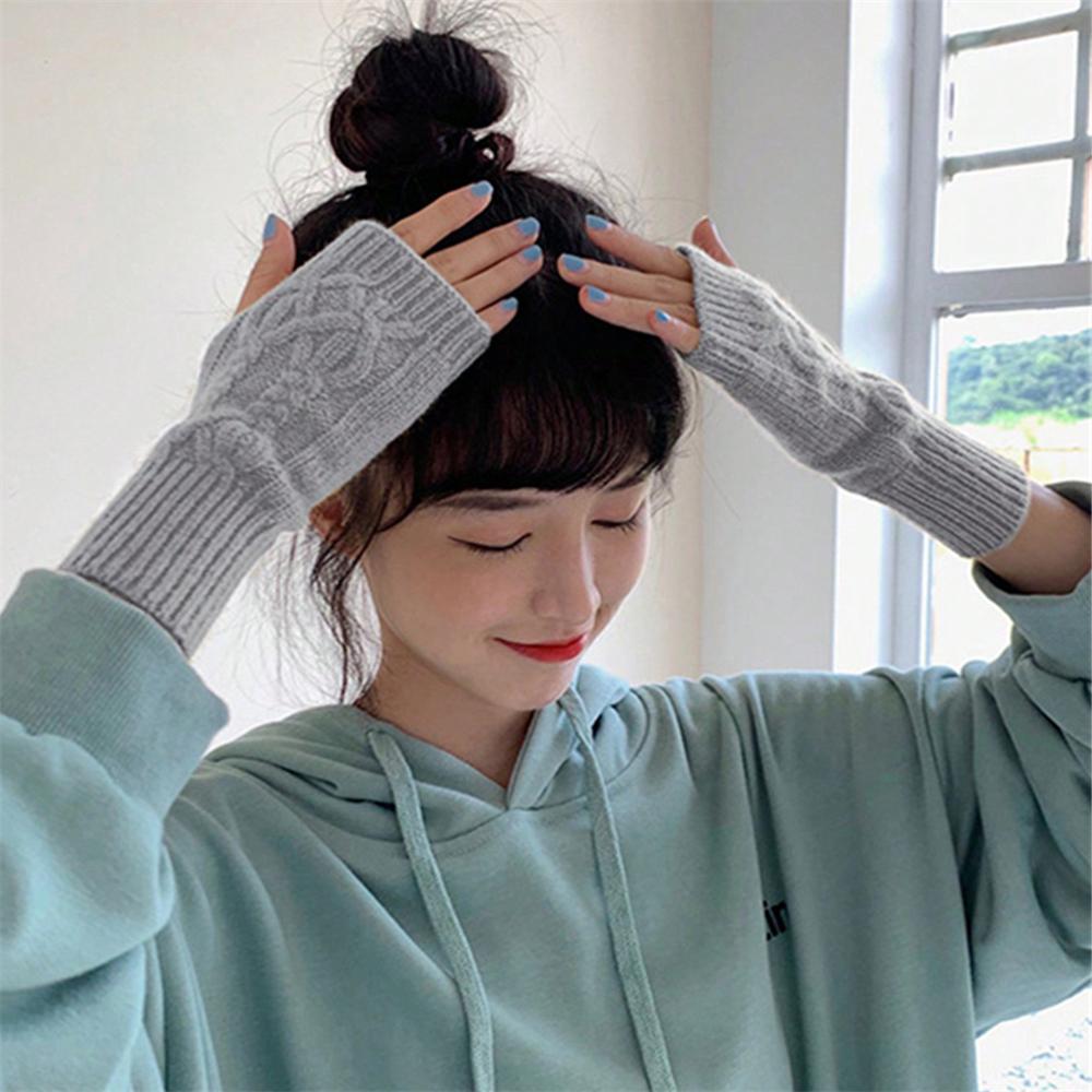 A Pair Short Twisted Knot Wrist Covers For Men And Women In Autumn And Winter Half-finger Sleeve Covers