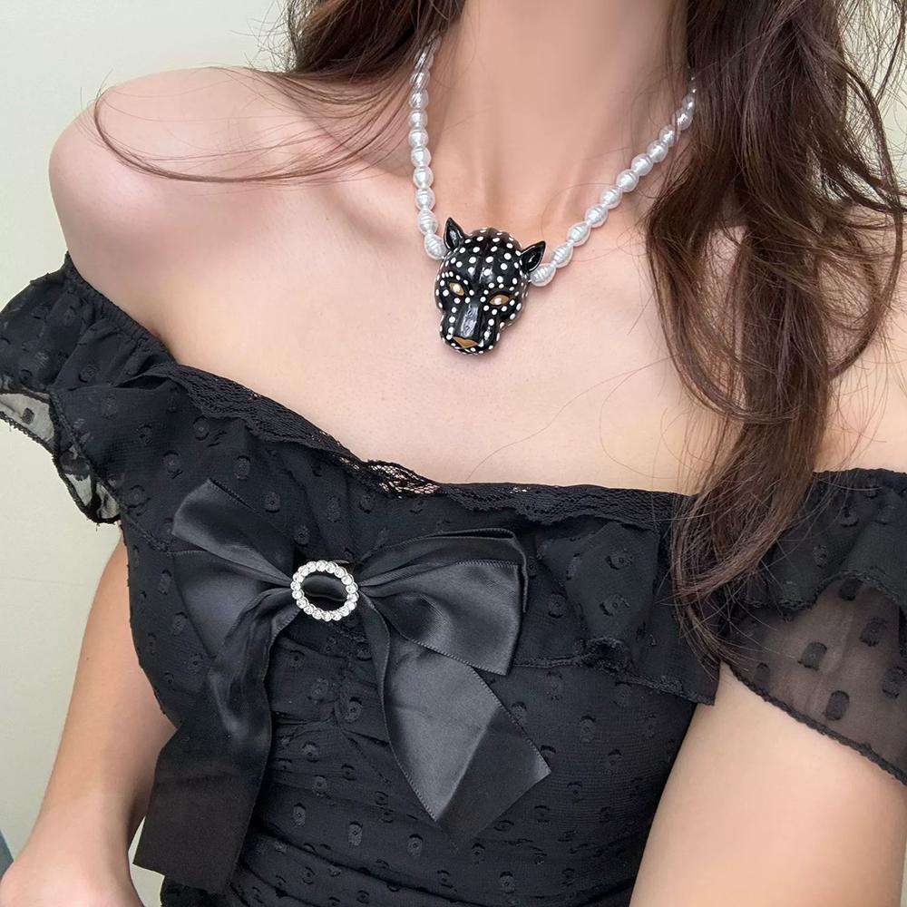Retro Enamel Leopard Head Pendant Imitation Pearl Necklace Fashion Trendy Neckchain Women Trendy Personalized Jewelry Accessorie