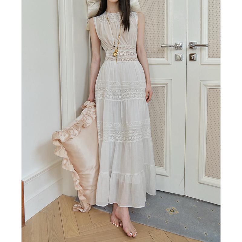 Meng Lian Southern France Holiday Lace Patchwork Tencel Linen Sleeveless Waist-Cinched Dress Spring 2026 Collection M белый