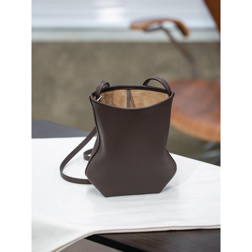 New Park Mini Leather Pocket Bag Messenger Bag Small Bucket Women's Bag Minimalist Casual Mobile Phone Bag